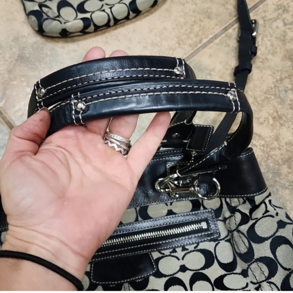 COACH 2 PIECE AUTH SIGNATURE PENELOPE  CROSSBODY TOTE W/ WRISTLET SET EUC - Picture 14 of 15